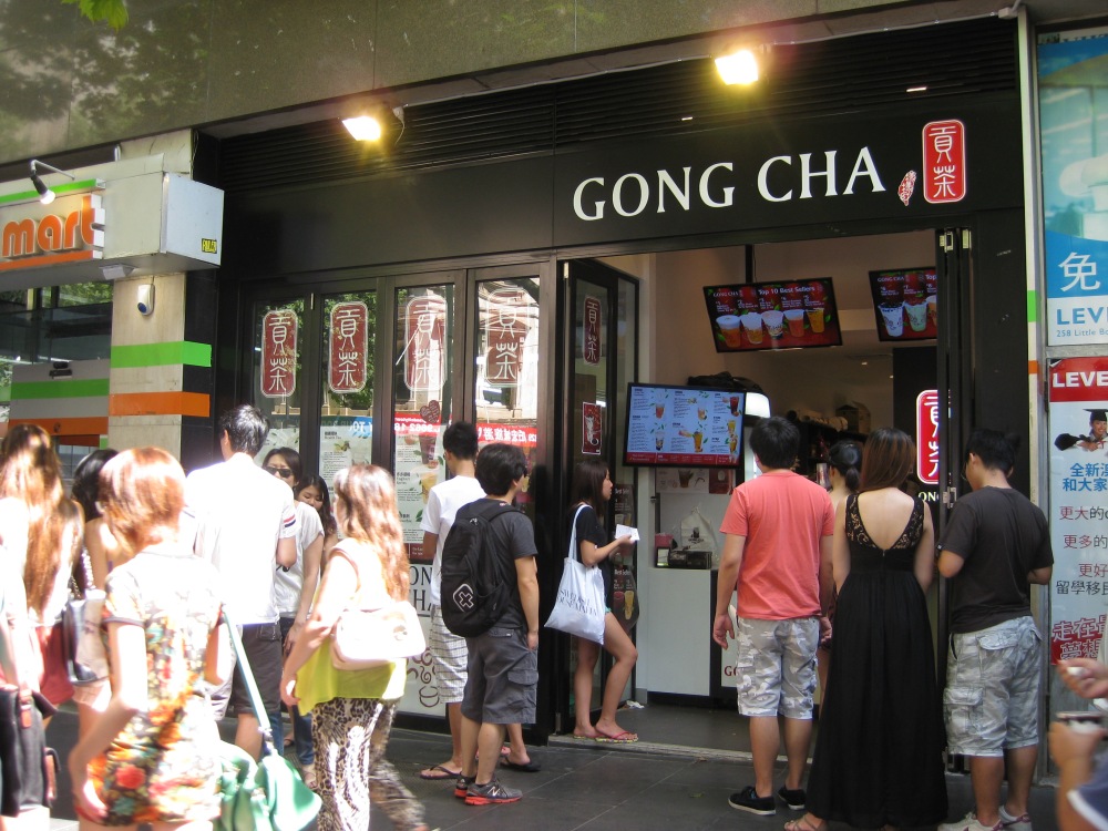 Many Asians queuing outside Swanston Street's Gong Cha. Photo: Mabel Kwong